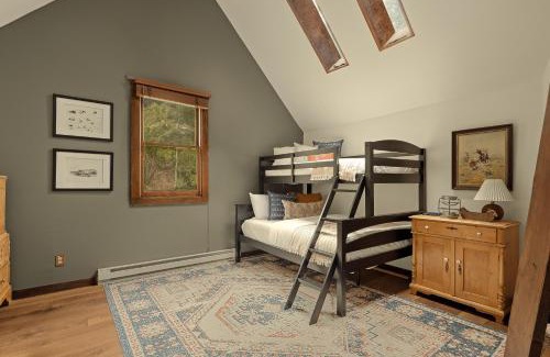 Hangen Ranch And M and B House | Stunning View House - 15-min to Town - Evergreen