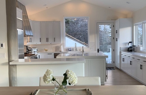 Red Mountain House | Stunning View Red Mtn Property 2 Min From Town