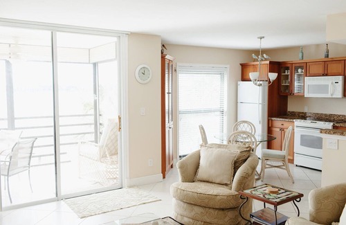 Marco Island Condo | STUNNING VIEWS!.1 Bed and 1 bath, sleeps 4 with Wifi in unit.