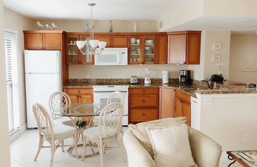 Marco Island Condo | STUNNING VIEWS!.1 Bed and 1 bath, sleeps 4 with Wifi in unit.