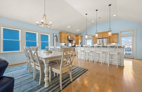 Manteo House | Stunning Views! 5 bed 5.5 bath w/rec room & pool! Great location~Roanoke Island