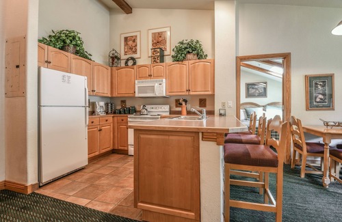 Mountain House Condo | Stunning views and a quick walk to the ski lifts