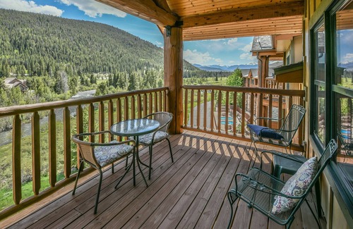 Mountain House Condo | Stunning views and a quick walk to the ski lifts