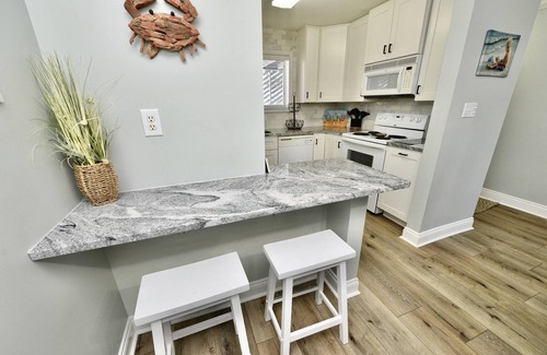 Ono Island Condo | Stunning views beach access pool courts onsite mgmt near dining snowbird rates.