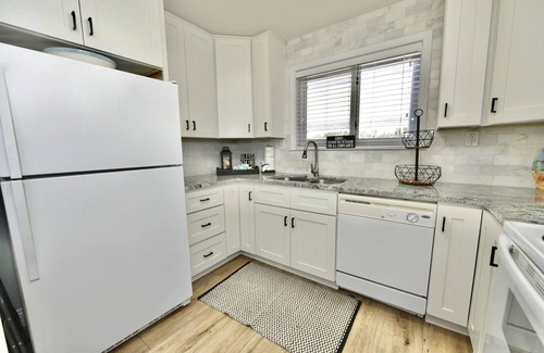 Ono Island Condo | Stunning views beach access pool courts onsite mgmt near dining snowbird rates.