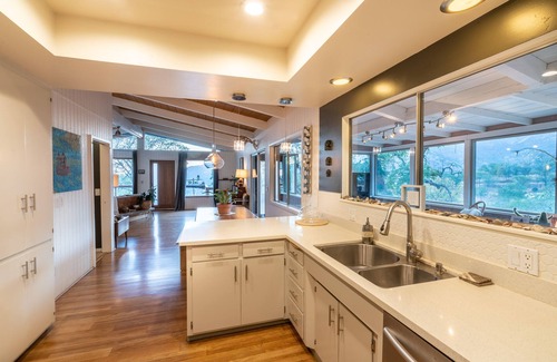 Three Rivers House | STUNNING VIEWS, CRISP IMMACULATE MOUNTAIN TOP HOME WITH HOT TUB