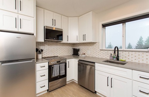 Union Apartment | Stunning Views from this Modern Hood Canal Retreat