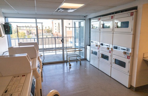 Roosevelt Condo | Stunning views | High rise w/Balcony & Pool