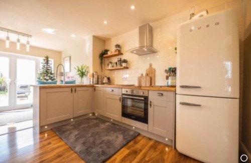 Hoole House | Stunning Views, Hot Tub, 5 minutes to Chester