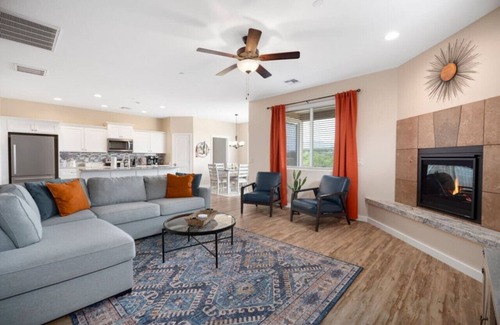 Cottonwood Apartment | Stunning Views + Hot Tub + Location! 2 bed/2 bath