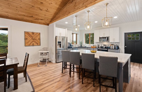Cherry Log House | Stunning Views! Huge 6BR House; Family-Friendly!
