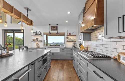 Maynardville Other | Stunning VIEWS Luxury Mountain Lake Home w Chef's Kitchen, Spa, Kayaks, & Sunset