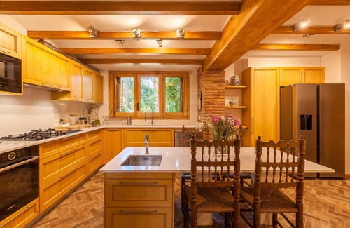 Premia de Dalt Villa | Stunning Villa 'Barcelona Country House' with Large Pool, Terrace A/C & Wi-Fi