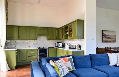 Dinas Mawddwy House | Stunning villa for 12 people with hot tub, WIFI, TV and pets allowed