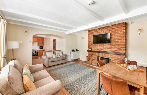 Thirsk House | Stunning villa for 4 people with pool, WIFI, hot tub, terrace, pets allowed and parking