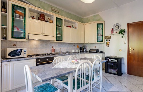 Porto Ceresio House | Stunning villa for 7 guests with WIFI, TV and balcony