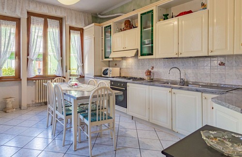 Porto Ceresio House | Stunning villa for 7 guests with WIFI, TV and balcony
