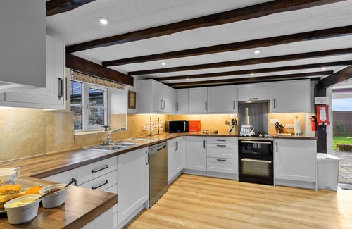 Holsworthy House | Stunning villa for 10 guests with WIFI, terrace and pets allowed