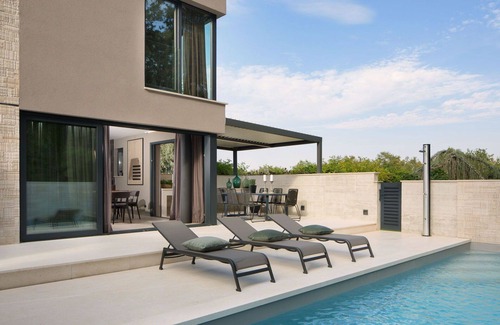 Đuba House | Stunning villa for 10 guests with A/C, private pool, WIFI, TV, terrace and parking