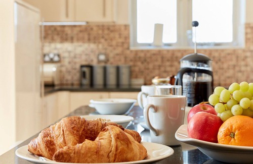 Dalbury Lees House | Stunning villa for 10 people with WIFI, hot tub, TV and terrace