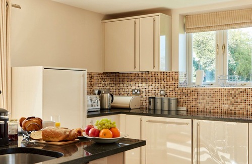 Dalbury Lees House | Stunning villa for 10 people with WIFI, hot tub, TV and terrace