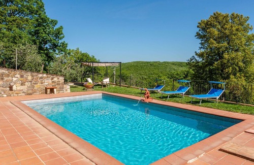 Massa Marittima House | Stunning villa for 11 guests with WIFI, private pool, TV, terrace, pets allowed and parking