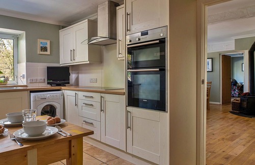 Dolgellau House | Stunning villa for 12 people with WIFI, hot tub and terrace