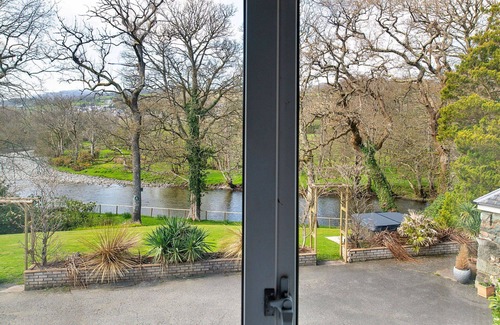 Dolgellau House | Stunning villa for 12 people with WIFI, hot tub and terrace
