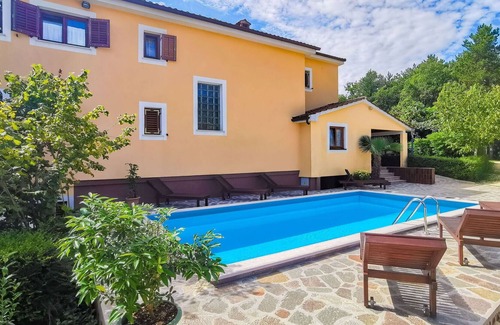 Laginji House | Stunning villa for 12 guests with private pool, A/C, WIFI, TV, terrace, pets allowed and parking
