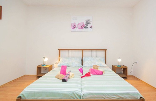 Laginji House | Stunning villa for 12 guests with private pool, A/C, WIFI, TV, terrace, pets allowed and parking