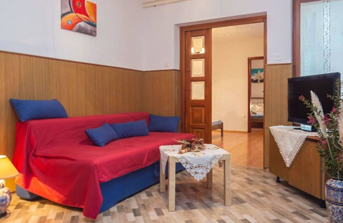 Laginji House | Stunning villa for 12 guests with private pool, A/C, WIFI, TV, terrace, pets allowed and parking