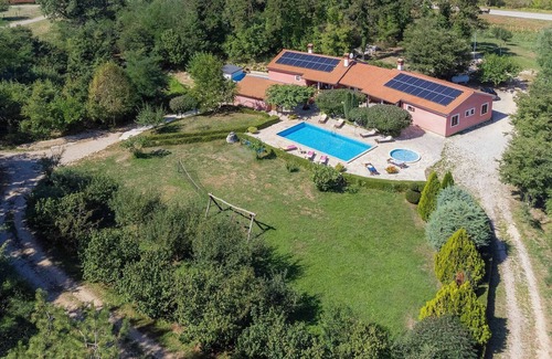 Laginji House | Stunning villa for 15 guests with private pool, WIFI, A/C, TV, patio, pets allowed and parking