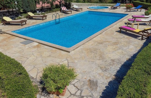 Laginji House | Stunning villa for 15 guests with private pool, WIFI, A/C, TV, patio, pets allowed and parking