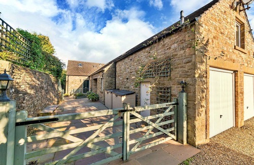 Hawes House | Stunning villa for 16 guests with WIFI, terrace and pets allowed