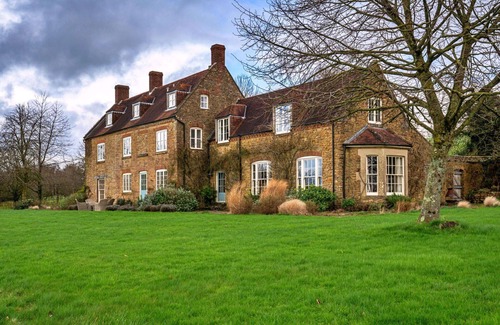 Wincanton House | Stunning villa for 16 people with WIFI, terrace and pets allowed