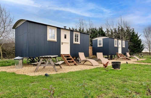 Brackley House | Stunning villa for 2 guests with WIFI and pets allowed
