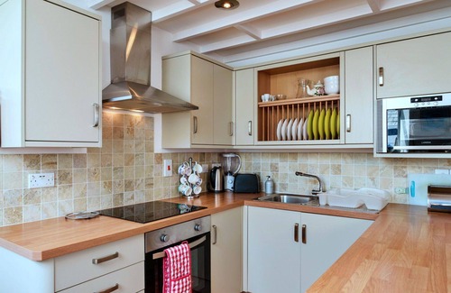 Kingsand House | Stunning villa for 4 guests with WIFI and pets allowed