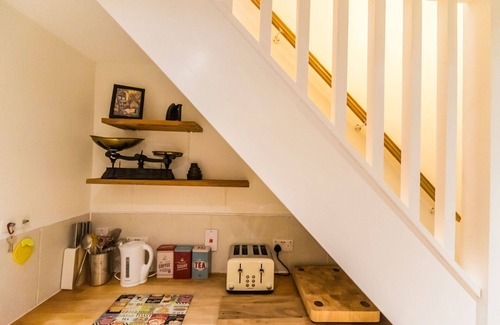 Holestone Moor House | Stunning villa for 4 guests with WIFI, TV and terrace