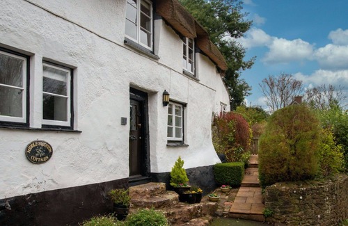 Alcombe House | Stunning villa for 4 people with WIFI, TV and pets allowed