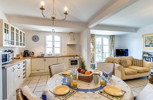 Grimaud House | Stunning villa for 4 guests with WIFI, TV, terrace and panoramic view