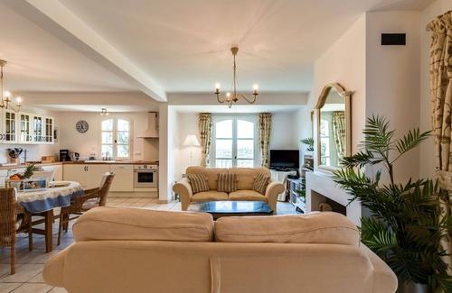 Grimaud House | Stunning villa for 4 guests with WIFI, TV, terrace and panoramic view