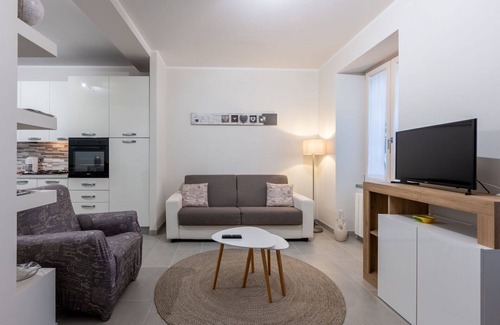 Mergozzo House | Stunning villa for 4 guests with WIFI, TV, balcony and pets allowed