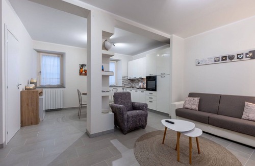 Mergozzo House | Stunning villa for 4 guests with WIFI, TV, balcony and pets allowed