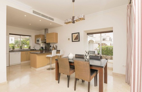 Arcos de la Frontera House | Stunning villa for 4 people with A/C, WIFI, pool, TV, terrace and parking