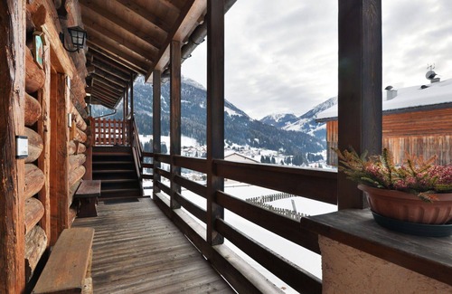 Soraga Villa | Stunning villa for 5 guests with WIFI, TV, panoramic view and parking