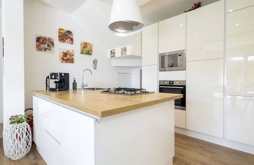 Traona Villa | Stunning villa for 6 guests with WIFI, A/C, TV and patio