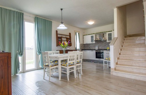 Cascine-La Croce House | Stunning villa for 6 people with WIFI, A/C, TV, patio, pets allowed and parking