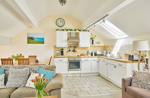 Hartland House | Stunning villa for 6 people with WIFI and pets allowed