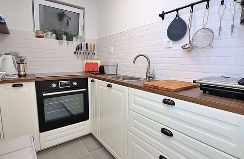 Lovrec House | Stunning villa for 6 people with WIFI, A/C, private pool, TV, terrace and parking