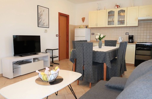 Gondolici House | Stunning villa for 6 people with private pool, WIFI, A/C, TV, patio and parking